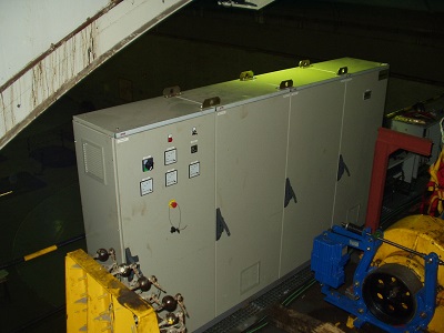 Armario eléctrico de la grúa que se utiliza para la extracción e inserción de los alternadores de la Central Hidráulica de Torrejón.